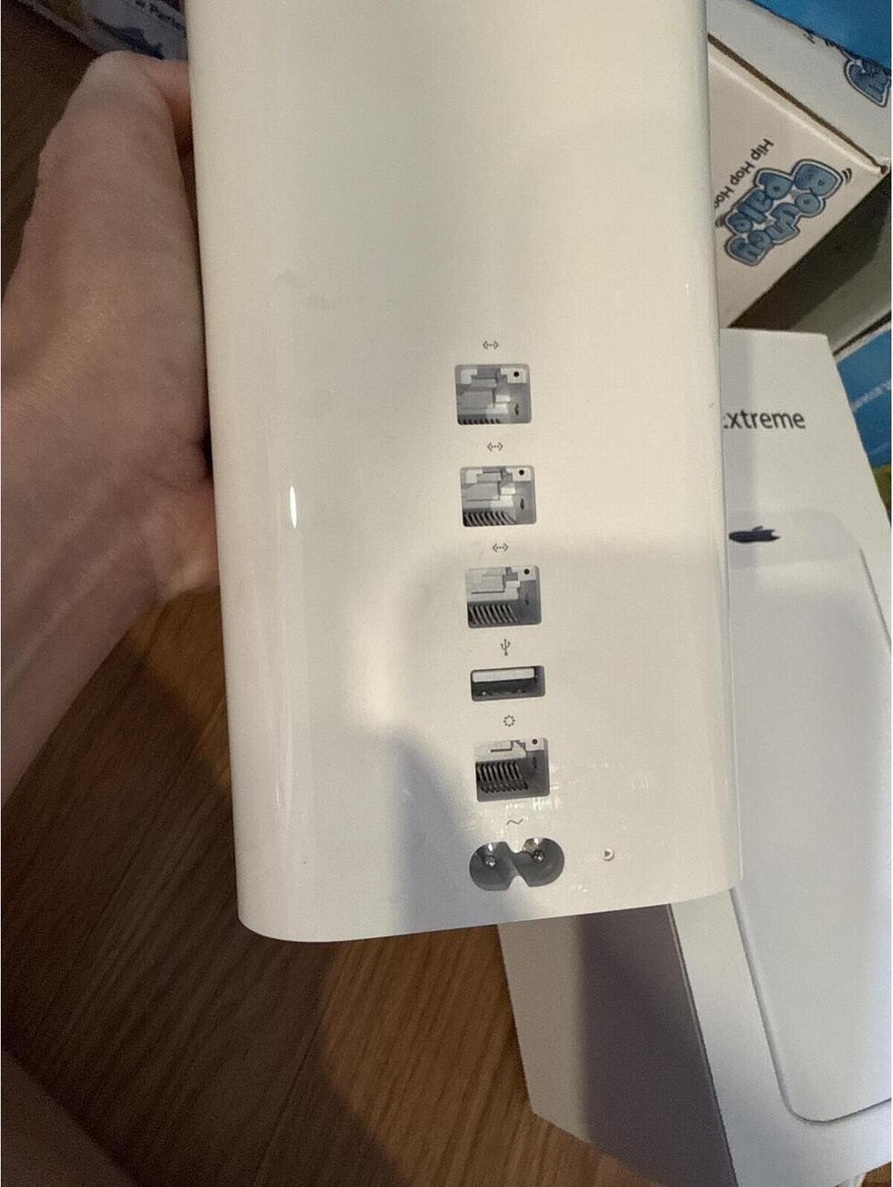 Apple AirPort Extreme Wireless Router Base Station - Picture 2 of 4